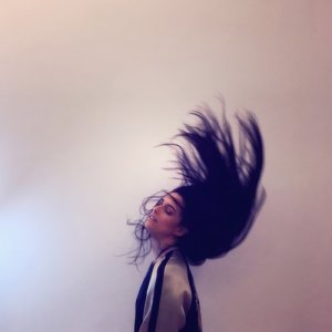 收聽Anne Jezini的Vale歌詞歌曲