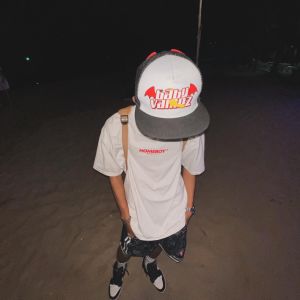 收听SIXSLANG的จะไม่ลืมกันใช่มั้ย (Explicit)歌词歌曲