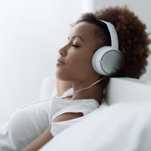 ดาวน์โหลดและฟังเพลง Feels Like Home พร้อมเนื้อเพลงจาก Various