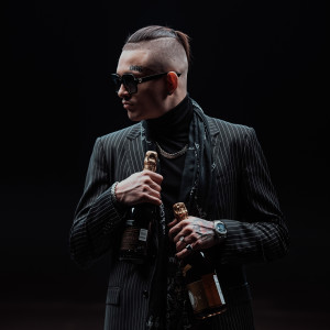 收聽MORGENSHTERN的Cristal & MOYOT (Explicit)歌詞歌曲