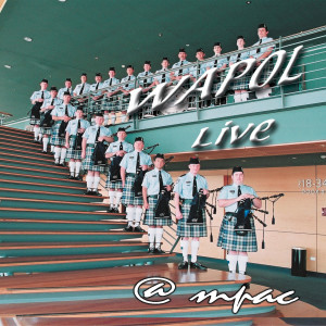 收聽Western Australia Police Pipe Band feat. Kevin Bloody Wilson的Reels: Grey Old Lady of Raasay / Villiage Idiot / Instant Bagpipes / Ruff Landing / Acid Piper歌詞歌曲