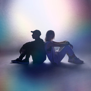 ดาวน์โหลดและฟังเพลง Chasing Rainbows พร้อมเนื้อเพลงจาก MVRE