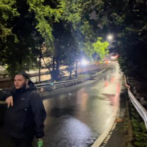 收聽Spellbound的WORTHLESS (Explicit)歌詞歌曲