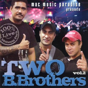 ดาวน์โหลดและฟังเพลง Hula Medley: Sweet Lady / Koki Kiko / For You and I / If It's Raining (Live at Mahana Park) พร้อมเนื้อเพลงจาก Two B. Brothers