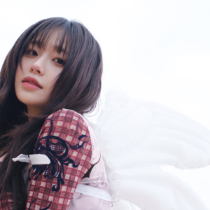 CHUU (LOONA) ดาวน์โหลดและฟังเพลงฮิตจาก CHUU (LOONA)