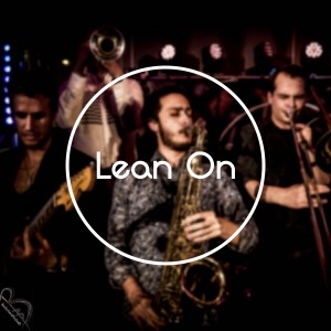ดาวน์โหลดและฟังเพลง Lean On พร้อมเนื้อเพลงจาก The Feelgood Orchestra