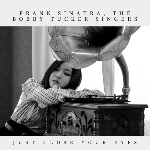 ดาวน์โหลดและฟังเพลง You Are Too Beautiful พร้อมเนื้อเพลงจาก Frank Sinatra