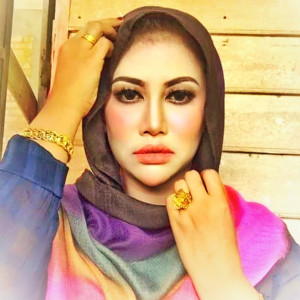 Listen to Lumrah Cinta song with lyrics from Zura Shamsir