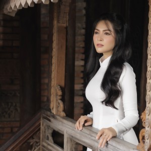 Listen to Người Thầy Năm Xưa (Khác) song with lyrics from Nguyen Van Chung