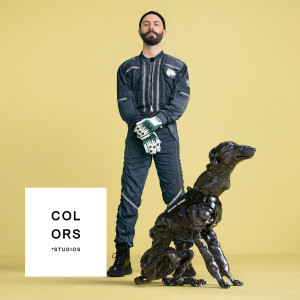 ดาวน์โหลดและฟังเพลง Pale Yellow - A COLORS SHOW พร้อมเนื้อเพลงจาก Woodkid