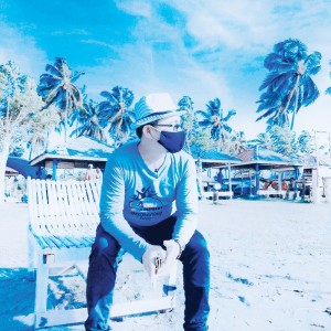 Listen to Ikhlas Melepasmu song with lyrics from Moochdy