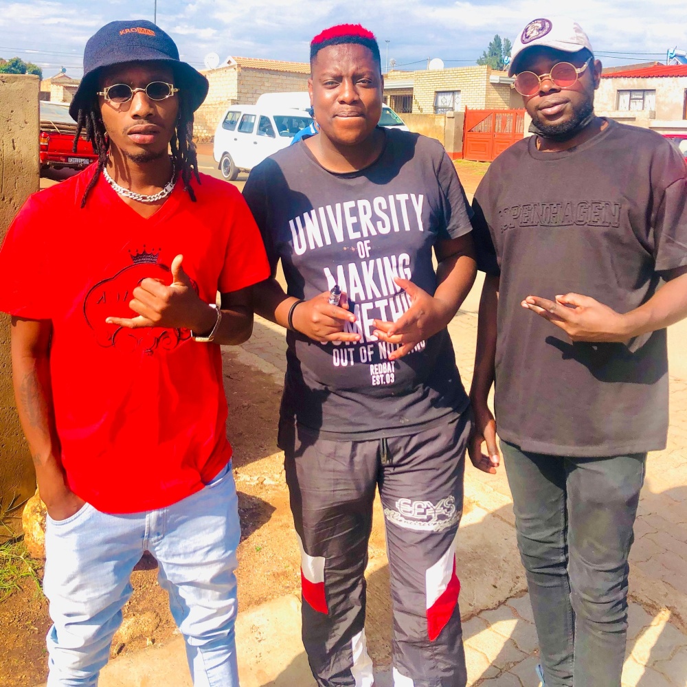 Kwasa kwasa (feat. Mkoma Saan, Rush Mabanana & S kay)