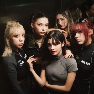 ดาวน์โหลดและฟังเพลง Avión a Tokio พร้อมเนื้อเพลงจาก Almas