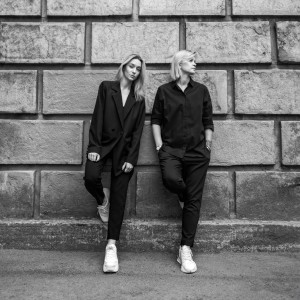 Listen to На бегу song with lyrics from Лиза Смол