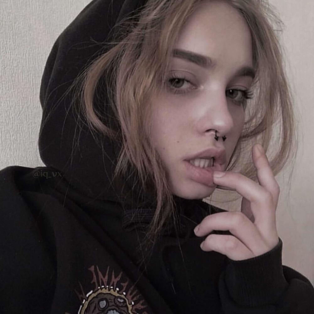 BAD B!TCH (Explicit)