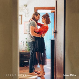 ดาวน์โหลดและฟังเพลง Two People พร้อมเนื้อเพลงจาก Robbie Miller