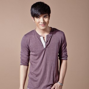 收聽เมฆ จิรกิตติ์的ไม่อยากพูดว่ารักให้รู้สึกดี歌詞歌曲