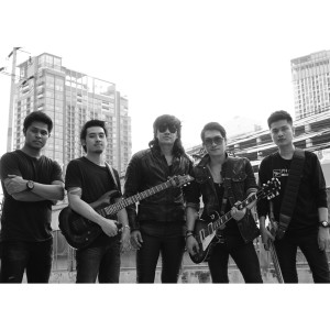 ดาวน์โหลดและฟังเพลง ฉันยังรักแต่เธอ พร้อมเนื้อเพลงจาก Oh Yeah