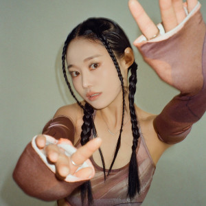 Listen to Memories (Feat. Holieve) song with lyrics from Neidi (네이디)