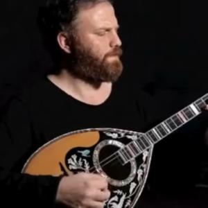 收聽Orhan Osman的Ma Tin Trela Mou (feat. Fotis Theodoridis)歌詞歌曲