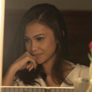 Dengarkan lagu Menghargaimu nyanyian Thania Que dengan lirik