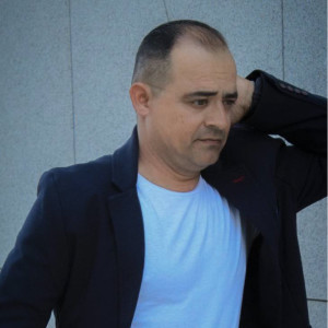 Listen to Perdón Por Tus Lágrimas song with lyrics from Luis Gonzalez