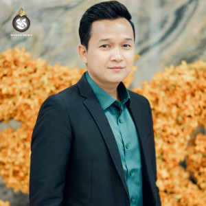 ដើរក្នុងពន្លឺ dari អ៊ាម វន្នី