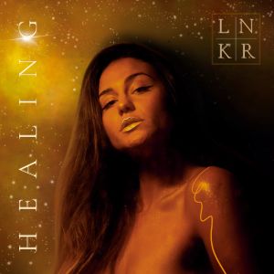 收听LinaKaro的Healing歌词歌曲