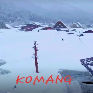 收听Lasmi的Komang歌词歌曲