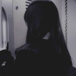 收听Trvth的VOLTAGE歌词歌曲