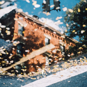 ดาวน์โหลดและฟังเพลง Weightless พร้อมเนื้อเพลงจาก TRIBEZ.