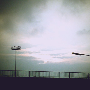 收聽张笑达的So Alone歌詞歌曲