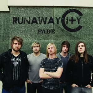 收聽Runaway City的Fade歌詞歌曲