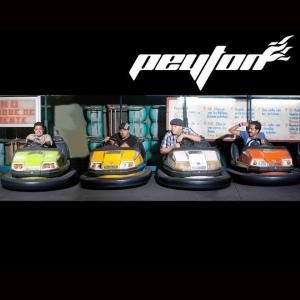 Dengarkan lagu Tengo Que Dejarte Ir nyanyian Peyton dengan lirik