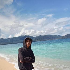 Listen to Beda Jauh (Explicit) song with lyrics from Rais Sandy