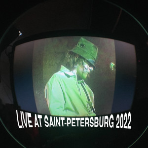 收听Батерс的Неважно (Live at Saint-Petersburg 2022|Explicit)歌词歌曲