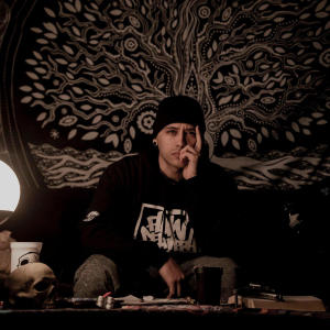 ดาวน์โหลดและฟังเพลง Aqui Siempre Es De Noche พร้อมเนื้อเพลงจาก Bogar-T