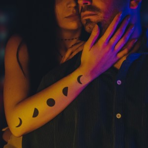 Listen to Cala la Luna song with lyrics from Liam
