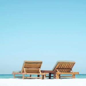 Dengarkan lagu Easy nyanyian Relaxing Music dengan lirik