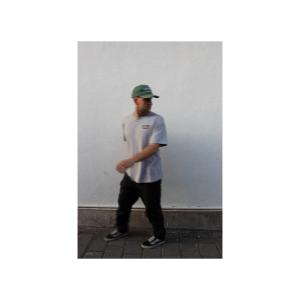收聽Adam Turley的180º歌詞歌曲