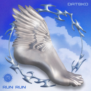 ดาวน์โหลดและฟังเพลง Run Run พร้อมเนื้อเพลงจาก DATSKO