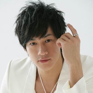 ดาวน์โหลดและฟังเพลง 叫醒爱 พร้อมเนื้อเพลงจาก 何润东