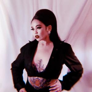 Dengarkan Two Ships lagu dari Kathleen Delano dengan lirik