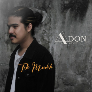 Dengarkan lagu Tak Mudah nyanyian Adon Comes dengan lirik