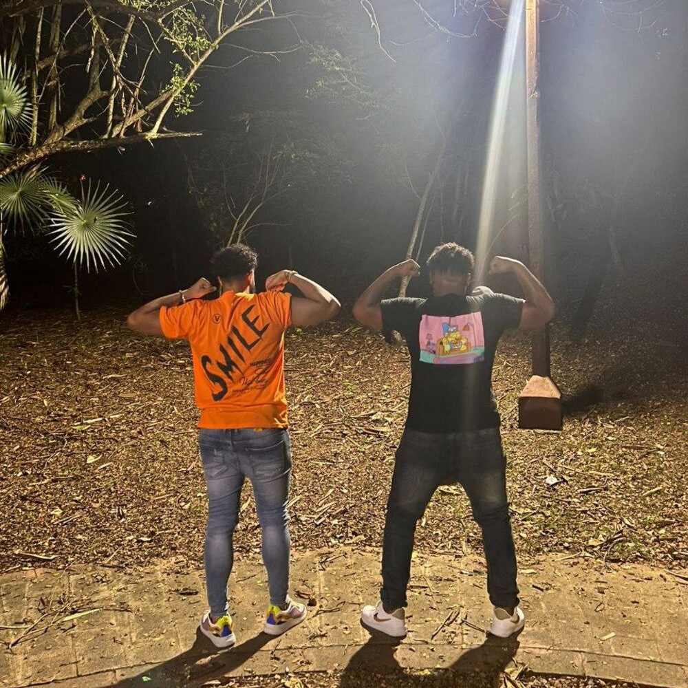 Rosas y Espinas (feat. Emy King) (Explicit)
