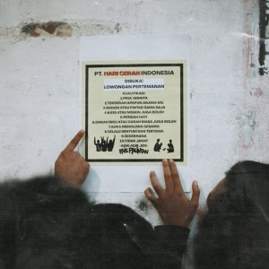 Listen to Hari Cerah song with lyrics from Fais Palintan