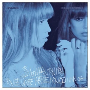 ดาวน์โหลดและฟังเพลง Hold Me Close พร้อมเนื้อเพลงจาก Swann