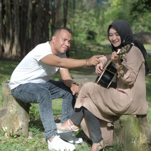 Listen to Rindu Sepenuh Hati song with lyrics from Andra Respati