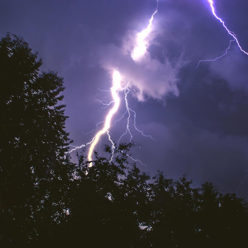 Dua upon hearing thunder strike