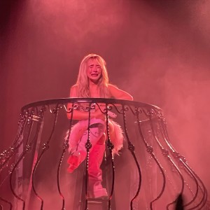 收聽Sabrina Carpenter的Feather (Sped Up)歌詞歌曲